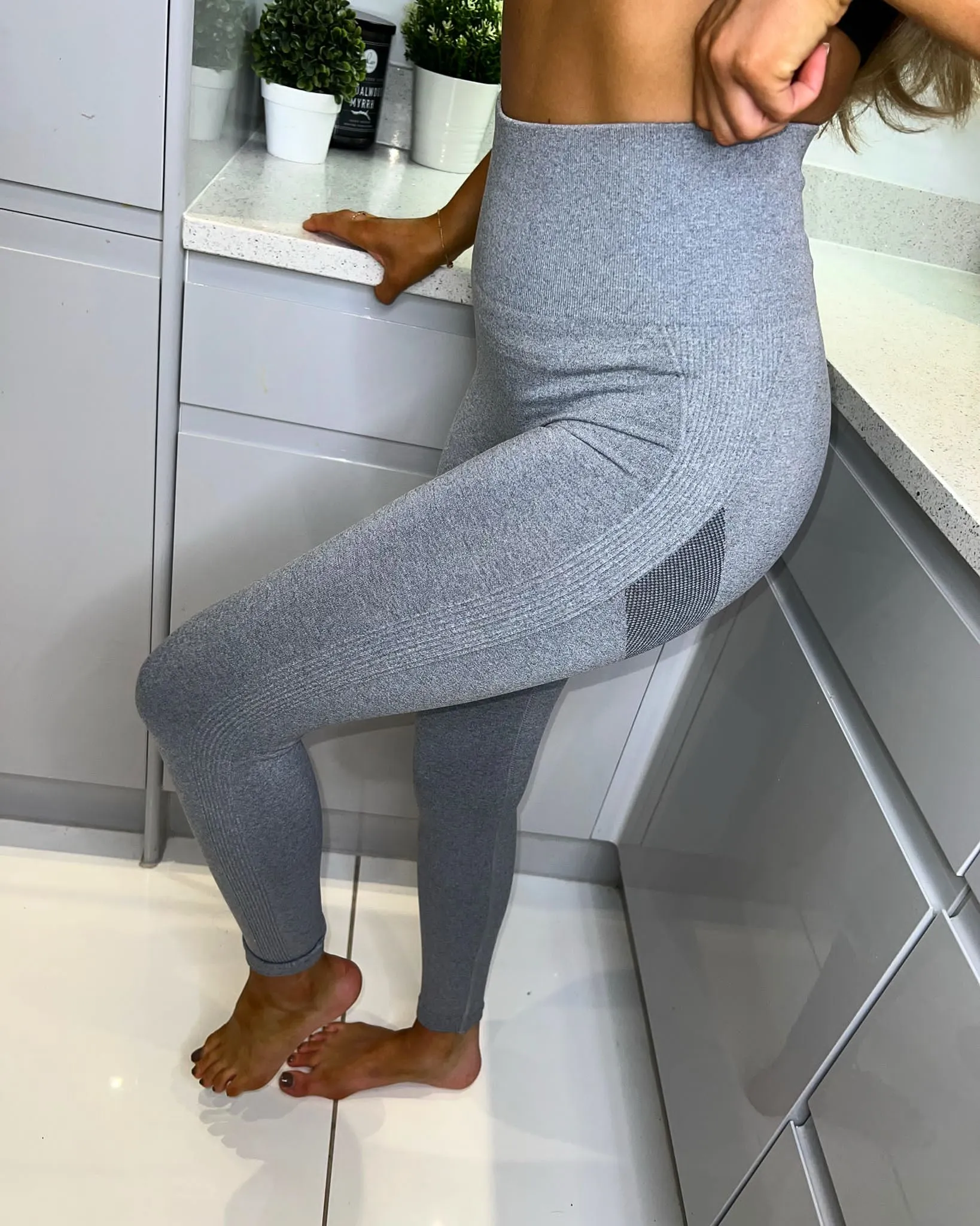 ‘Lauren’ Grey Scrunch Bum Leggings*