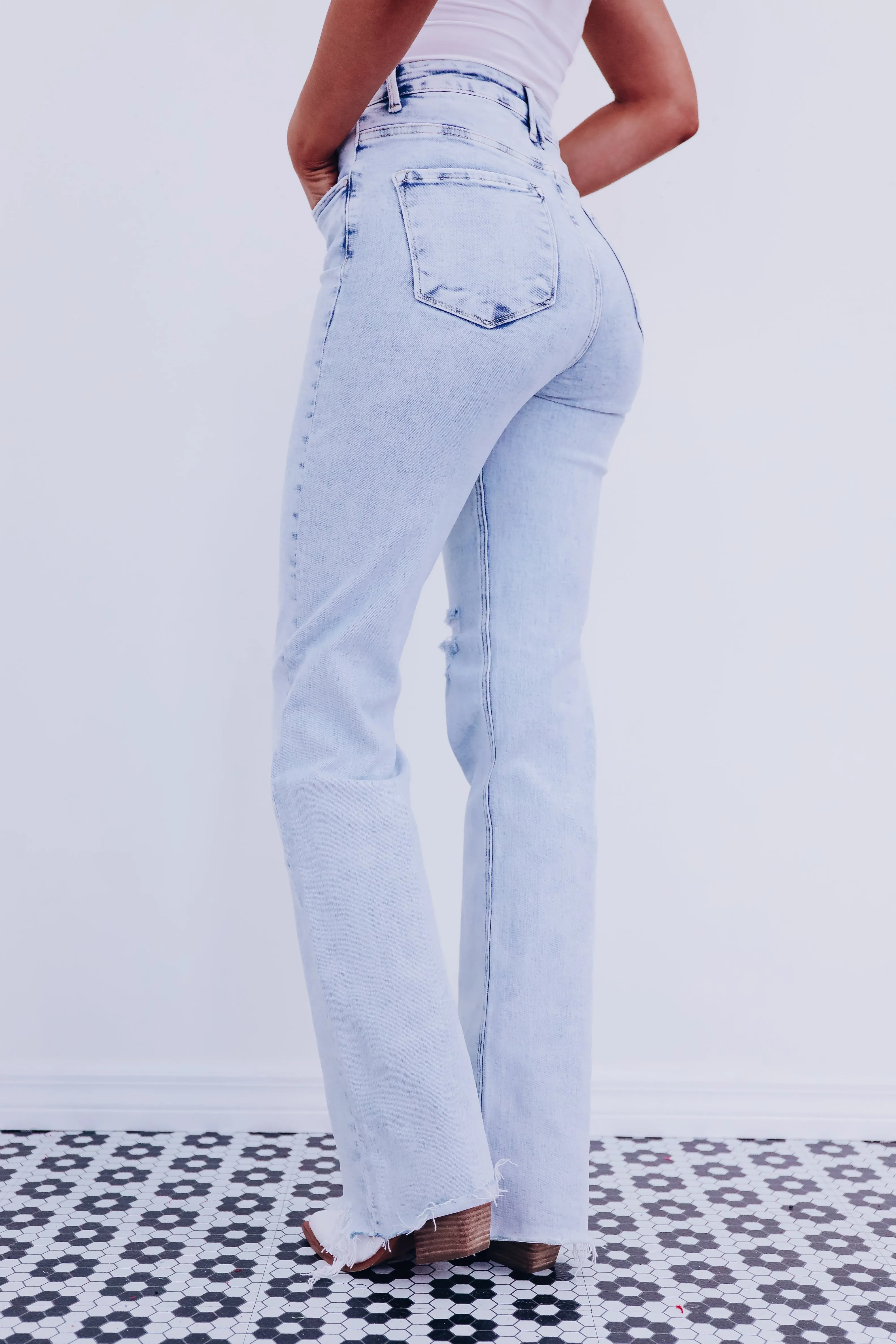 Sarika Straight Leg Jeans - Light Wash