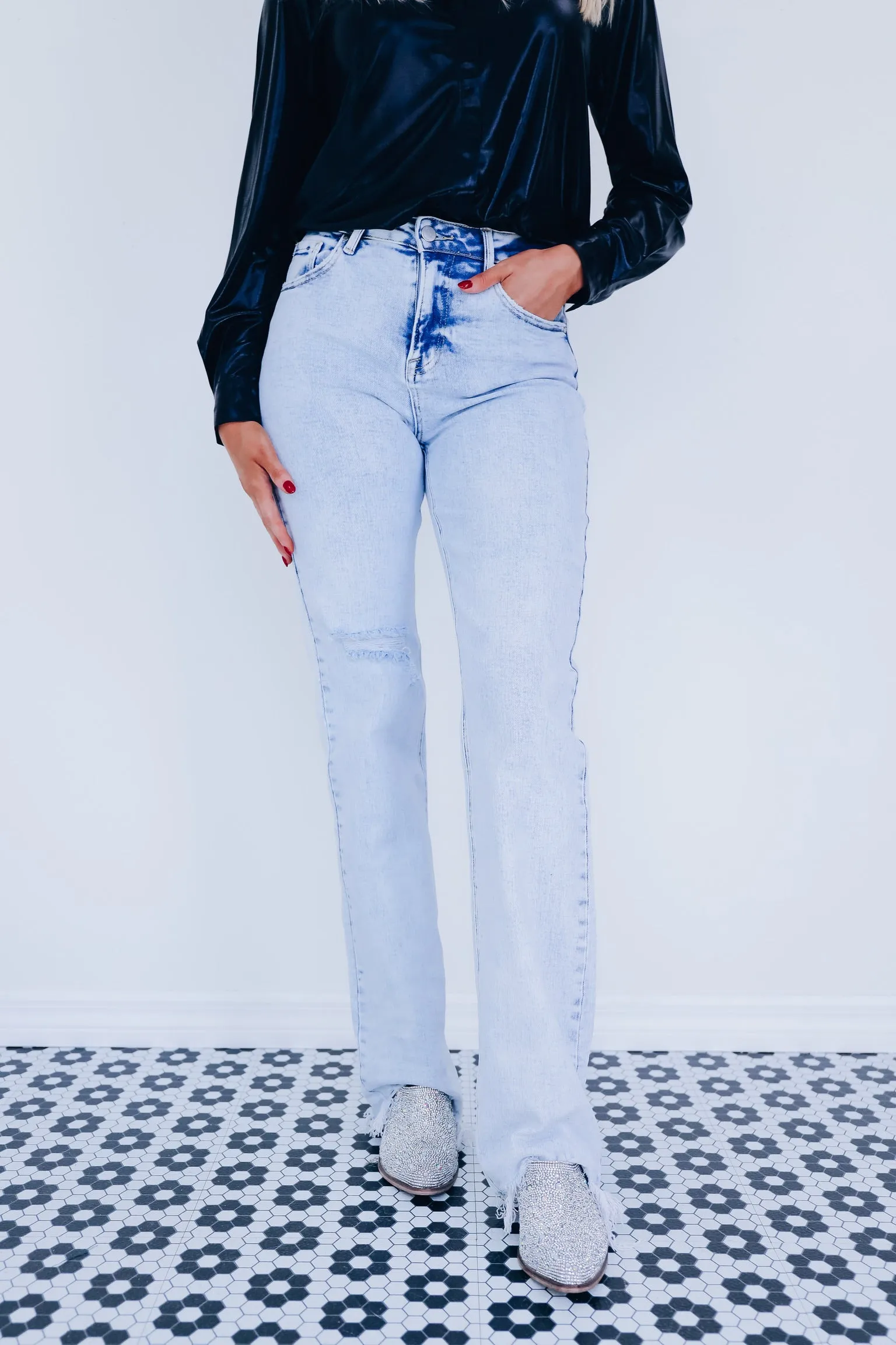 Sarika Straight Leg Jeans - Light Wash